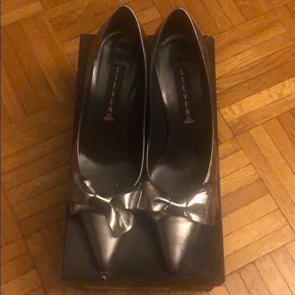 Steve Madden Buavee Silver Leather sz 7